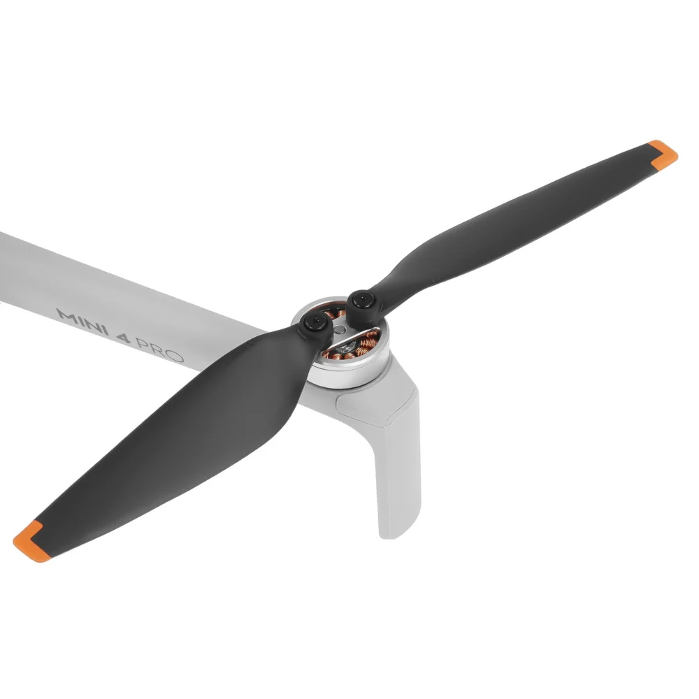 Квадрокоптер DJI Mini 4 Pro Fly More Combo белый