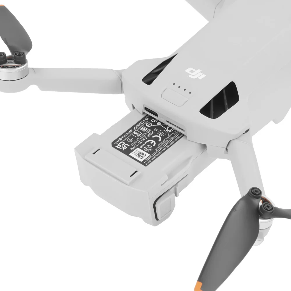Квадрокоптер DJI Mini 4 Pro Fly More Combo белый
